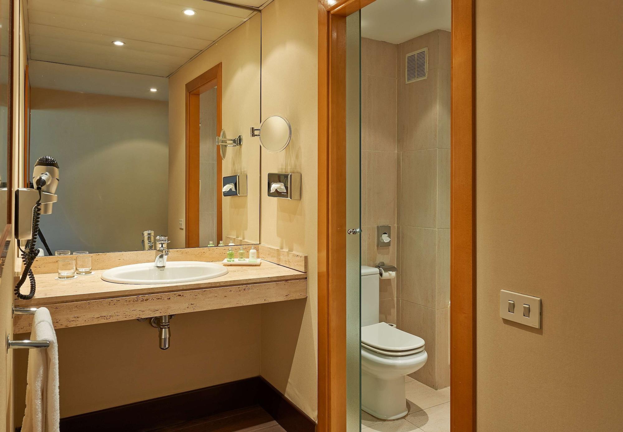Nh Ciutat De Reus Hotel Ngoại thất bức ảnh