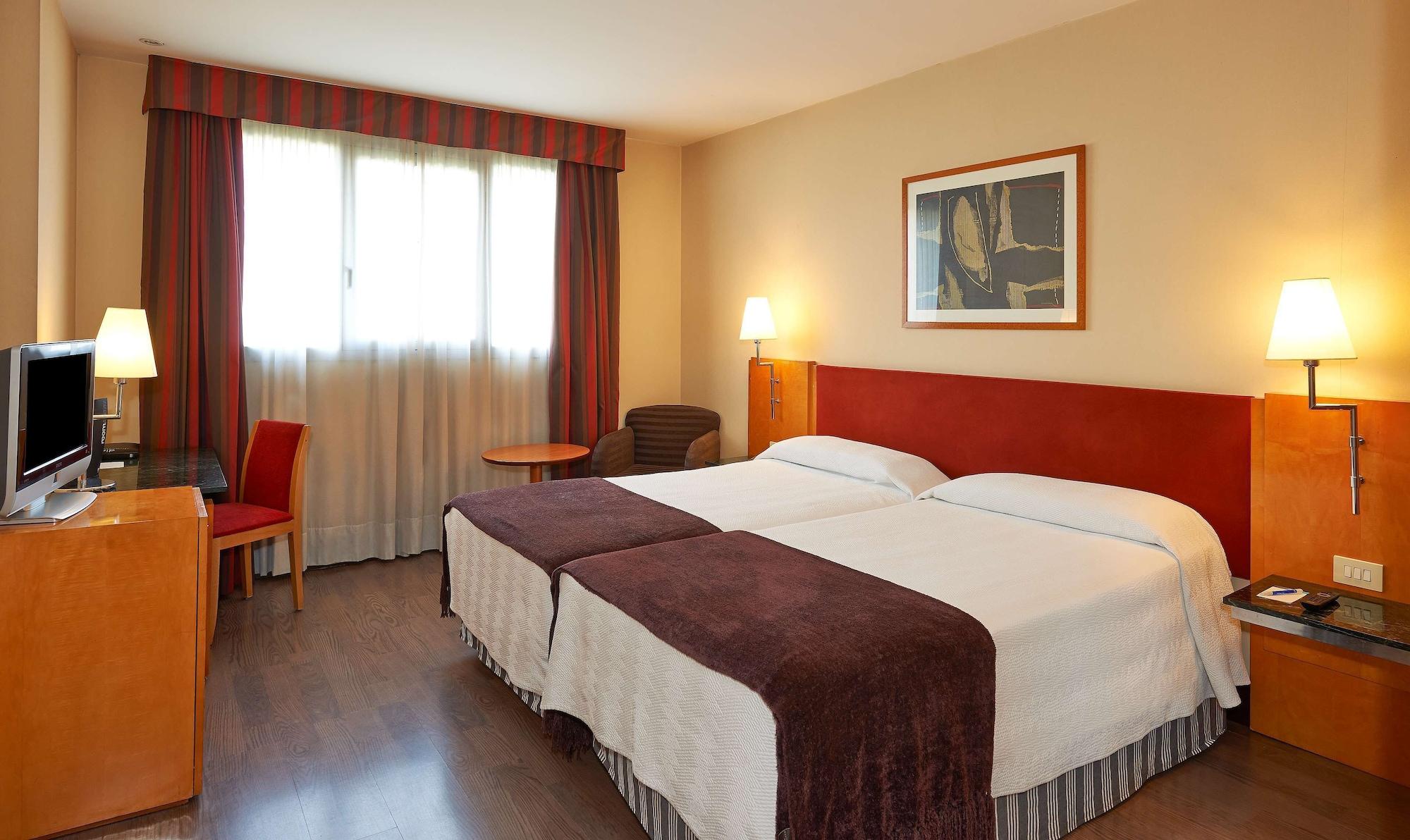 Nh Ciutat De Reus Hotel Ngoại thất bức ảnh