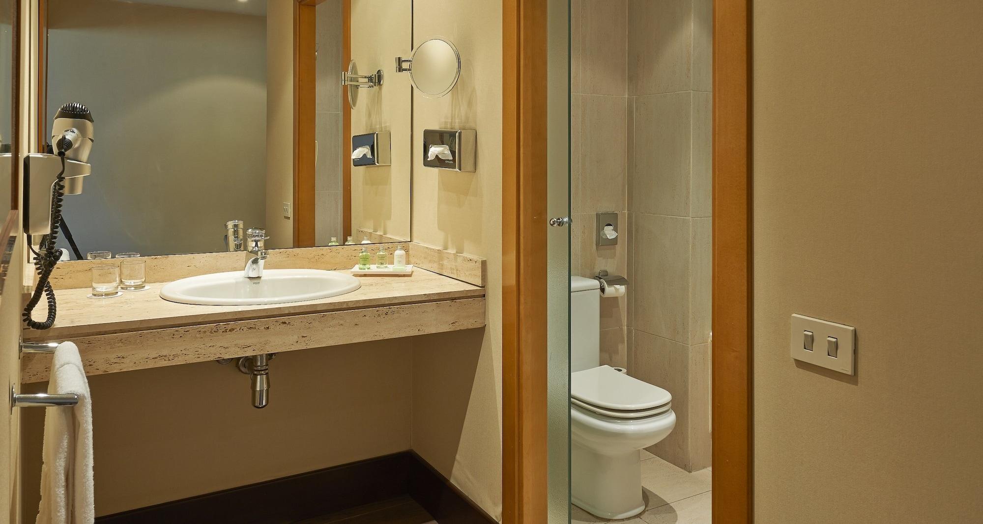 Nh Ciutat De Reus Hotel Ngoại thất bức ảnh