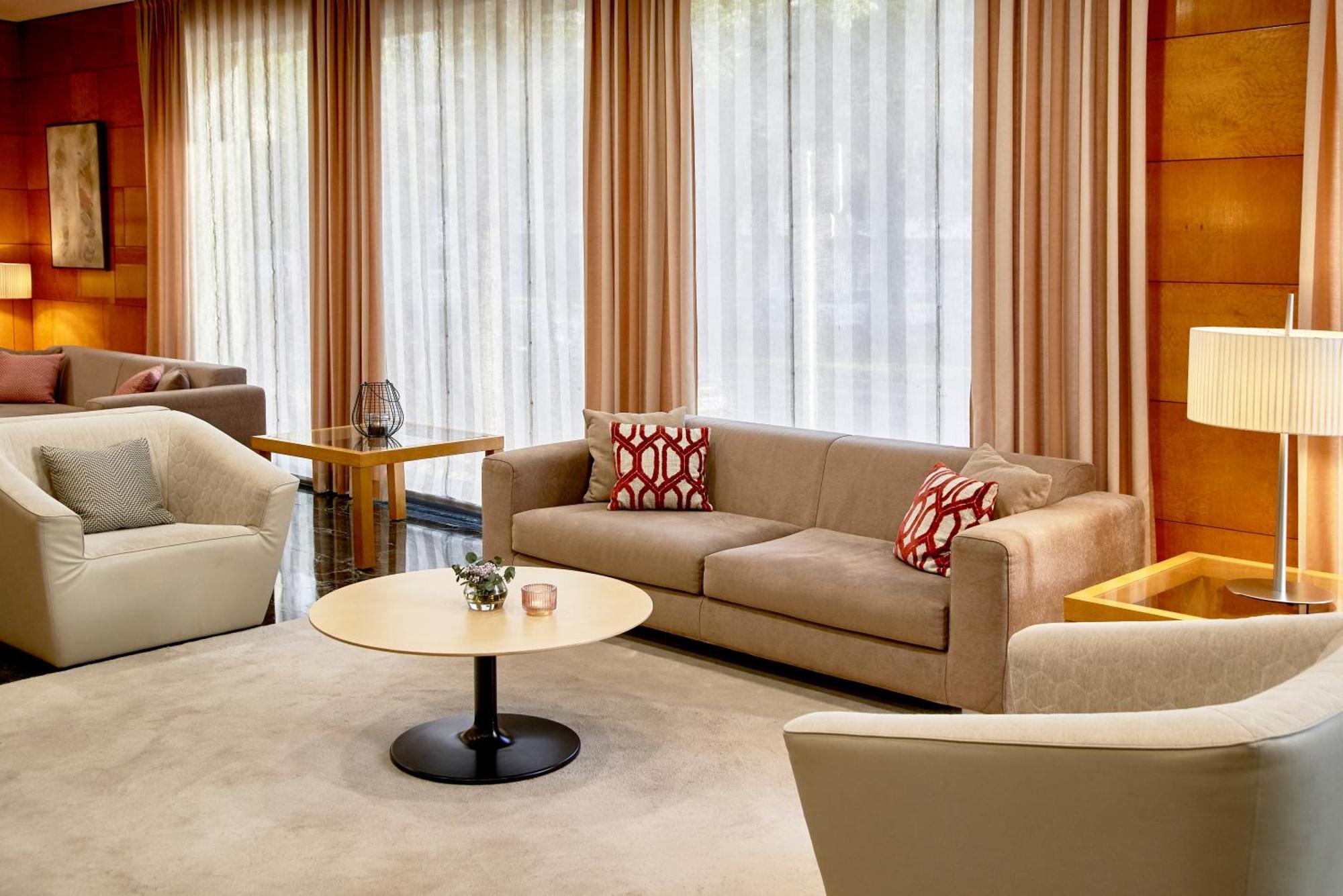 Nh Ciutat De Reus Hotel Ngoại thất bức ảnh