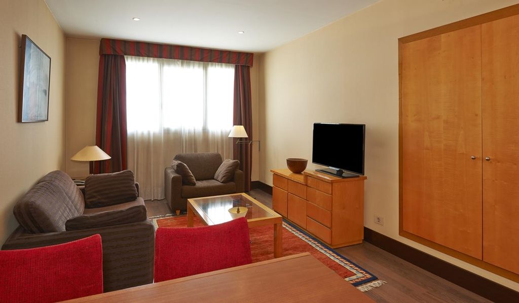 Nh Ciutat De Reus Hotel Phòng bức ảnh