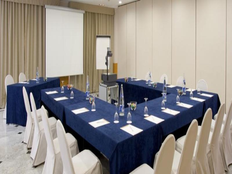 Nh Ciutat De Reus Hotel Ngoại thất bức ảnh