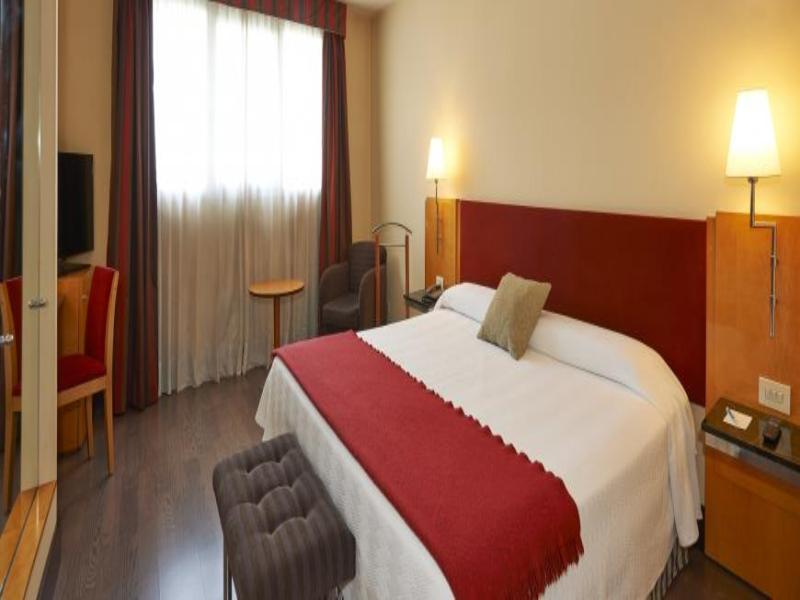 Nh Ciutat De Reus Hotel Ngoại thất bức ảnh