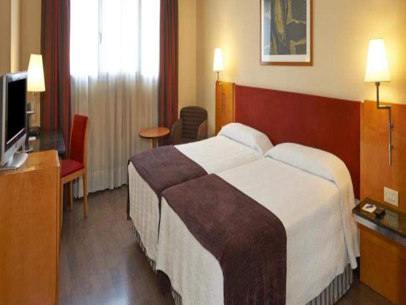 Nh Ciutat De Reus Hotel Ngoại thất bức ảnh