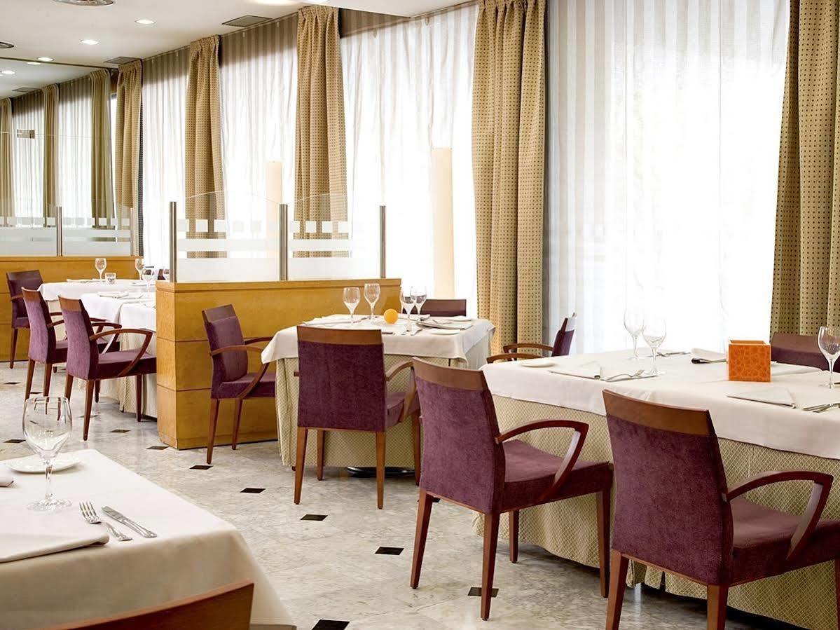 Nh Ciutat De Reus Hotel Ngoại thất bức ảnh