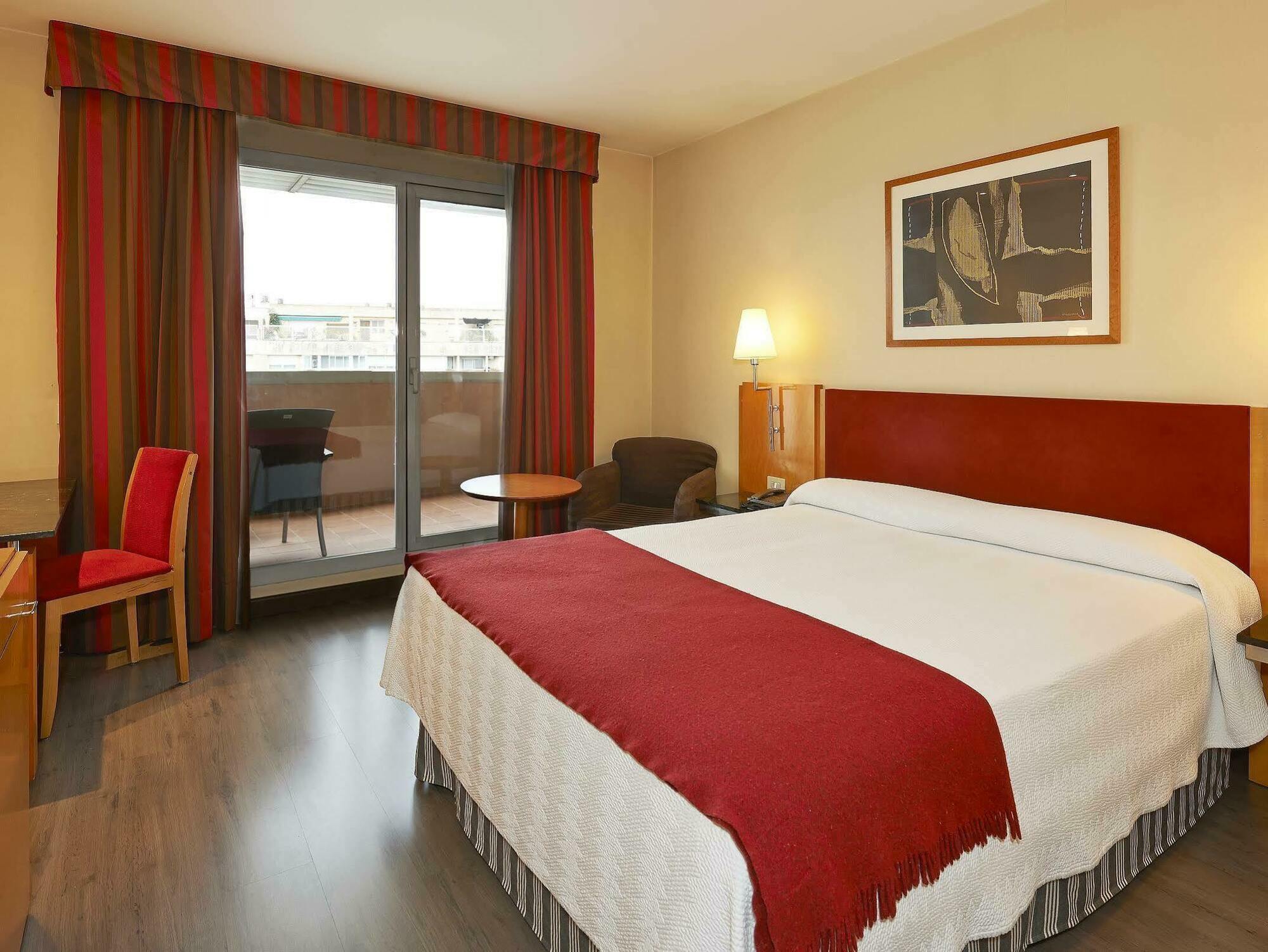 Nh Ciutat De Reus Hotel Ngoại thất bức ảnh